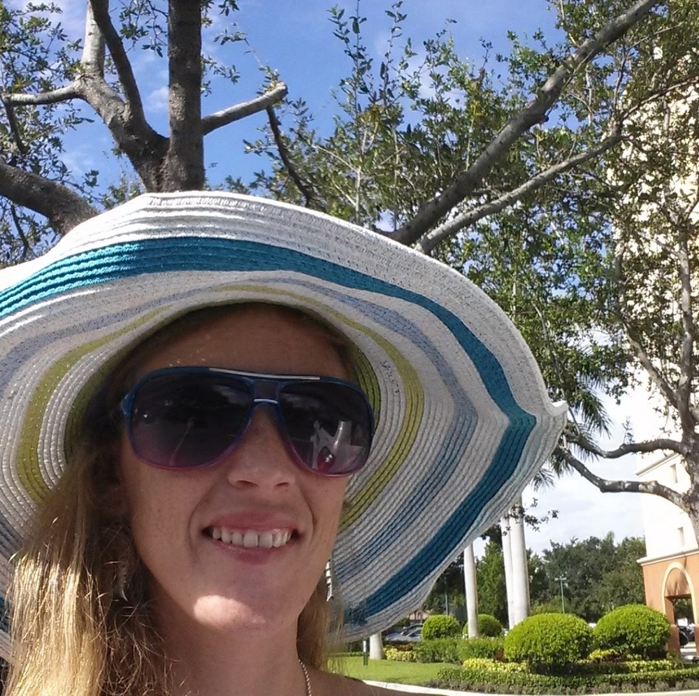 Meet your Posher, Loni